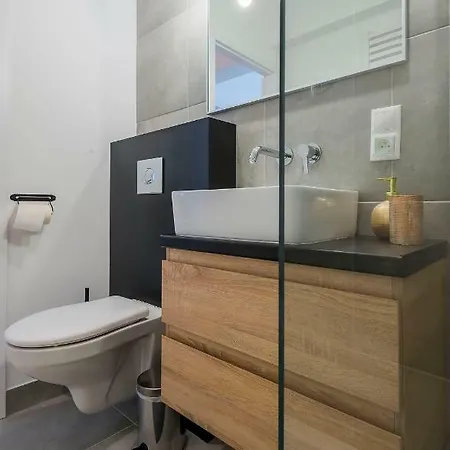 Summerwinter - Luxury Old Town Apartment, 2 Bedrooms & Sofa