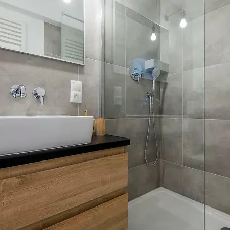 Summerwinter - Luxury Old Town Apartment, 2 Bedrooms & Sofa